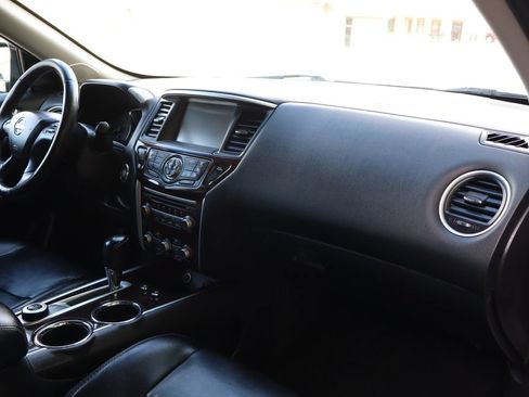 Used 2016 Nissan Pathfinder Platinum AWD/4WD image 17