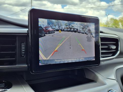 Used 2024 Ford Explorer XLT w/ Equipment Group 202A AWD/4WD image 9
