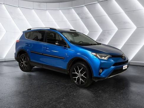 Used 2017 Toyota RAV4 SE image 1