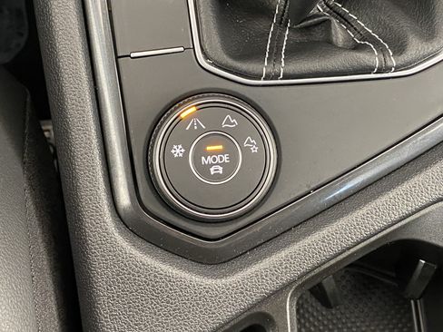 Certified 2023 Volkswagen Tiguan SE AWD/4WD image 25