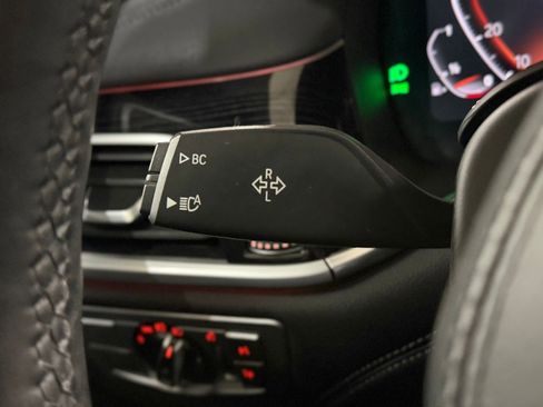 Used 2020 BMW 750i xDrive w/ Executive Package image 32