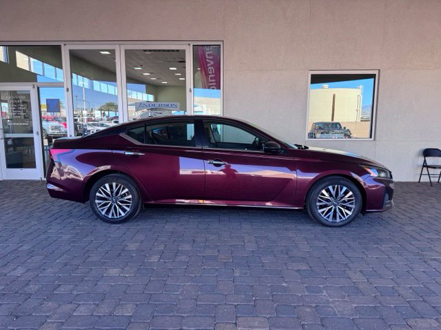Used 2025 Nissan Altima 2.5 SV FWD image 6