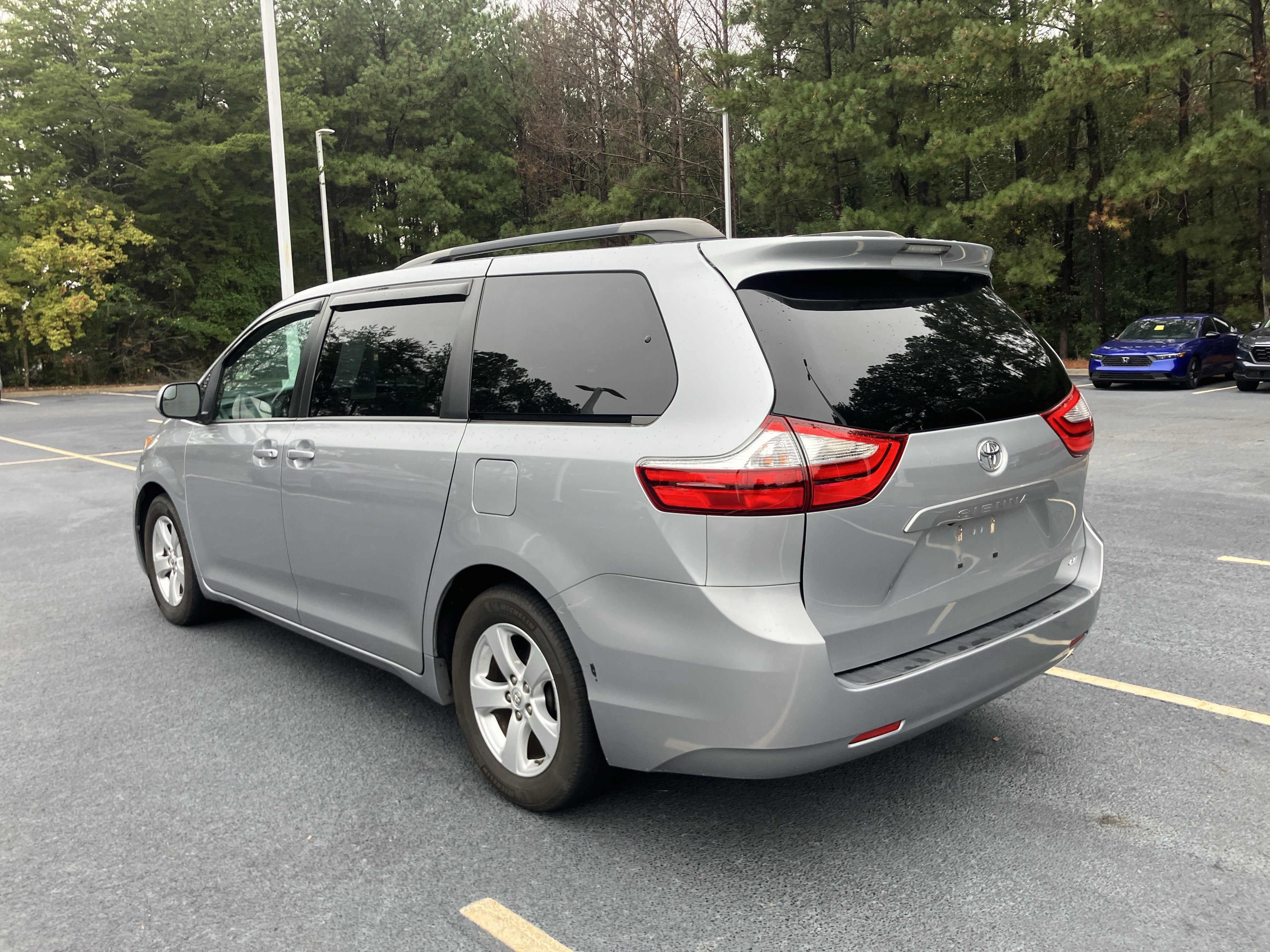 Used 2017 Toyota Sienna LE FWD image 10