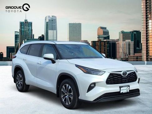 Used 2025 Toyota Highlander XLE image 8