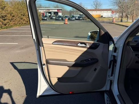 Used 2014 Mercedes-Benz ML 350 ML 350 4MATIC AWD 4dr SUV image 18