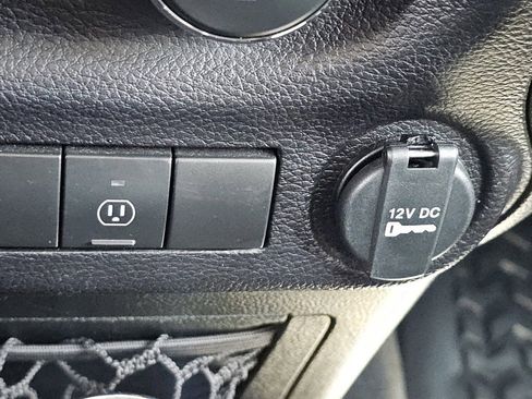 Used 2018 Jeep Wrangler Unlimited Sahara AWD/4WD image 12