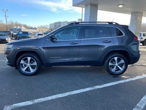 Used 2022 Jeep Cherokee Limited w/ Mopar Interior Package AWD/4WD image 9