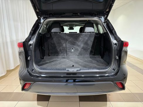 Used 2023 Toyota Highlander Limited image 11