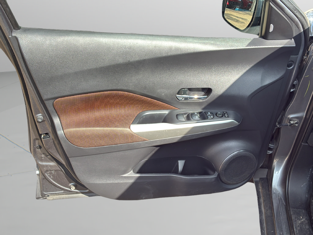 Used 2020 Nissan Kicks SR FWD image 17
