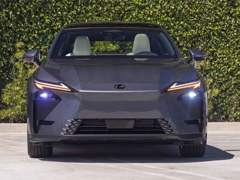 New 2026 Lexus ES 350e FWD image 3