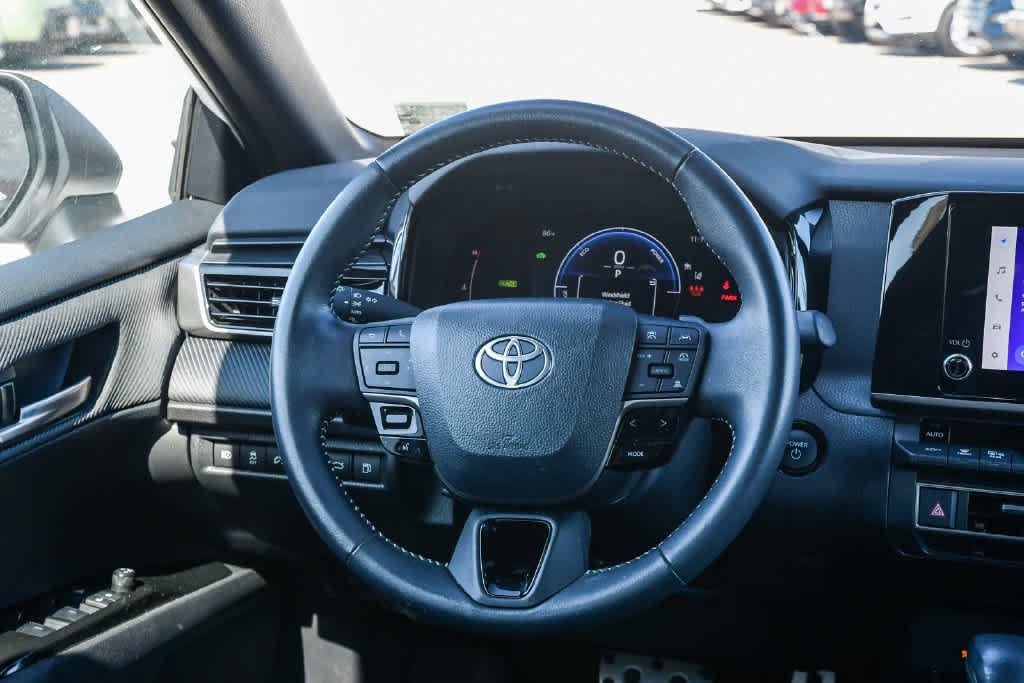 Used 2026 Toyota Camry SE AWD/4WD image 12
