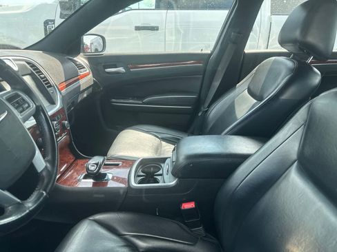 Used 2014 Chrysler 300 AWD w/ Driver Convenience Group image 31