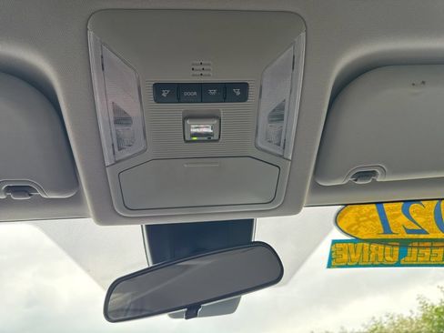 Used 2021 Toyota RAV4 LE AWD/4WD image 24