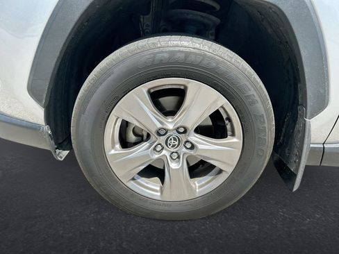 Used 2025 Toyota RAV4 LE AWD/4WD image 10