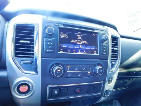 Used 2019 Nissan Titan SV RWD image 9