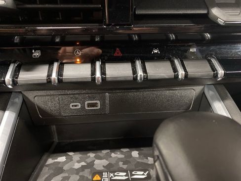 Certified 2025 Chevrolet Colorado Z71 w/ Technology Package image 41