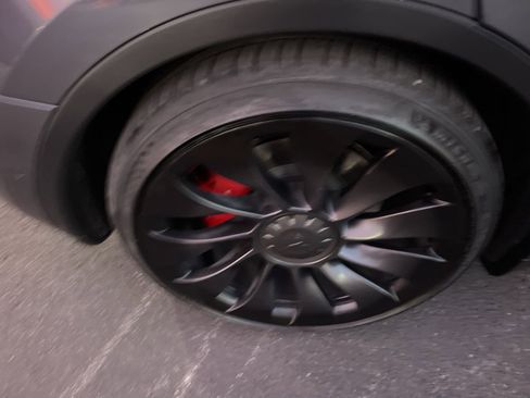 Used 2022 Tesla Model Y Performance image 12