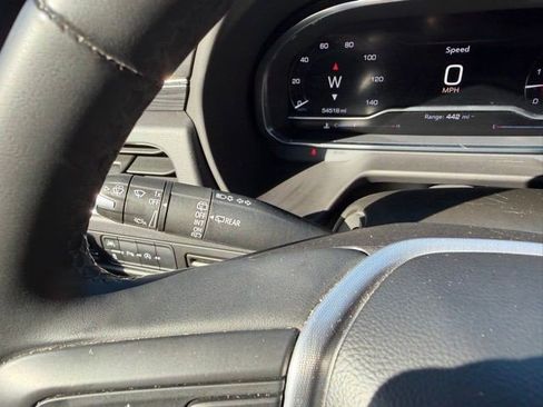 Certified 2024 GMC Yukon XL SLT AWD/4WD image 28