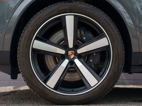 Certified 2026 Porsche Cayenne E-Hybrid AWD/4WD image 12