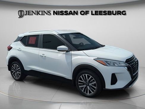Certified 2023 Nissan Kicks SV FWD image 1