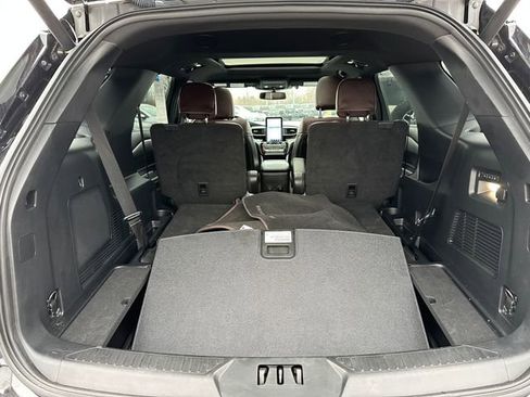 Used 2022 Ford Explorer Platinum w/ Technology Package image 9