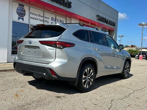 Certified 2020 Toyota Highlander XLE AWD/4WD image 5