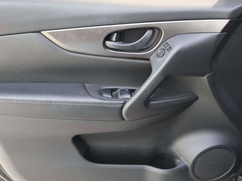 Used 2017 Nissan Rogue Sport S image 7