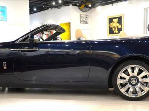 Used 2016 Rolls-Royce Dawn RWD image 4