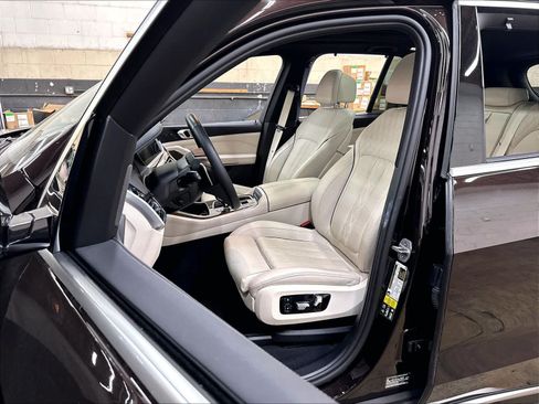 Used 2023 BMW X5 xDrive40i w/ Executive Package AWD/4WD image 27