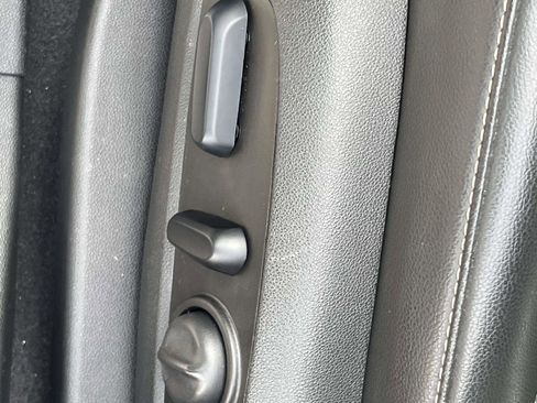 Used 2023 GMC Acadia SLT image 12