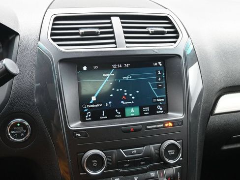 Used 2018 Ford Explorer XLT w/ Equipment Group 202A AWD/4WD image 13