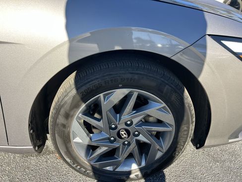 Used 2024 Hyundai Elantra SEL image 13