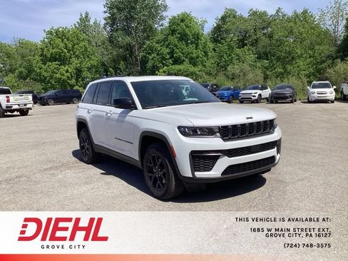Used 2026 Jeep Grand Cherokee Altitude AWD/4WD image 1