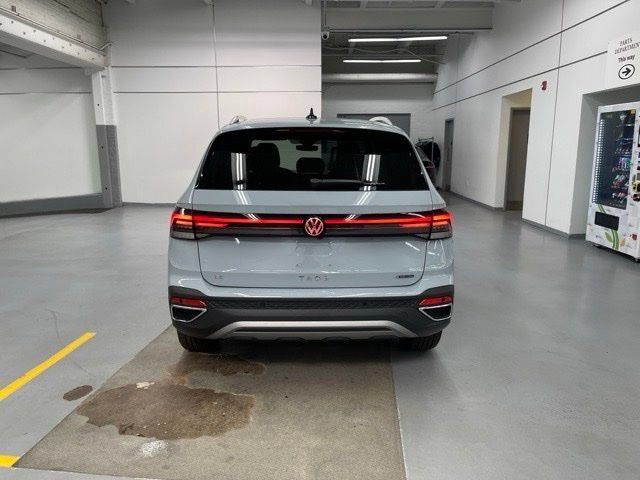 New 2027 Volkswagen Taos SE AWD/4WD image 3