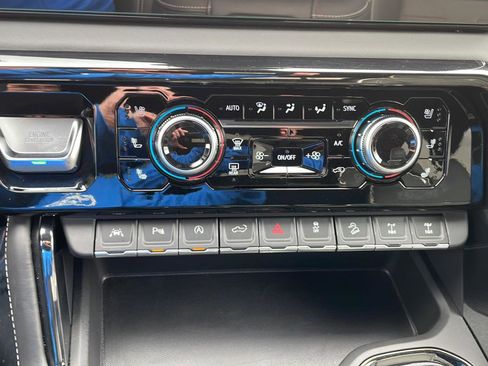 Used 2024 GMC Sierra 1500 AT4X w/ AT4X AEV Edition image 18