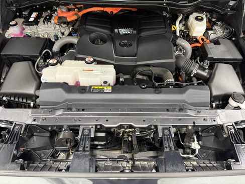 Used 2022 Toyota Tundra Platinum AWD/4WD image 37