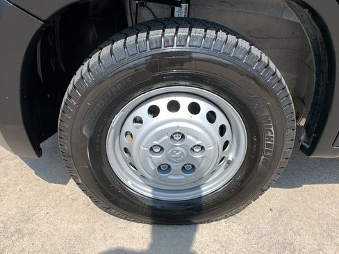 Used 2024 RAM ProMaster 2500 w/ Premium Convenience Group image 9