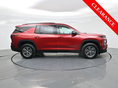 Used 2025 Chevrolet Traverse LT w/ Driver Confidence Package image 5