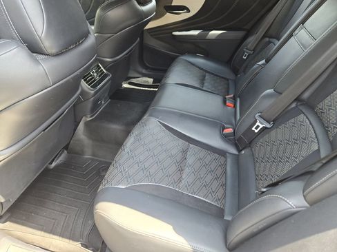 Used 2018 Lexus LS 500 F Sport w/ Accessory Package (Z1) RWD image 31