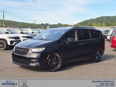 Certified 2025 Chrysler Pacifica Limited