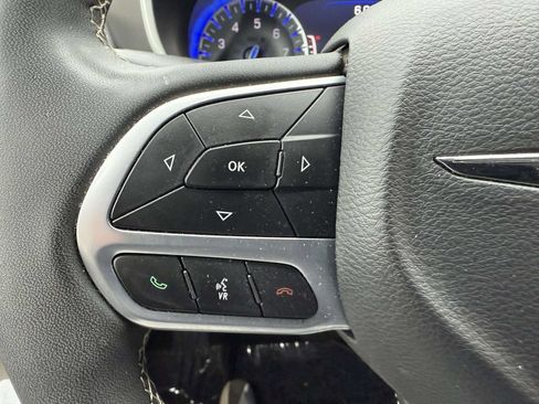 Used 2024 Chrysler Pacifica Touring-L FWD image 24