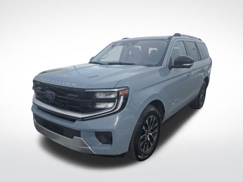 Used 2025 Ford Expedition Platinum image 2