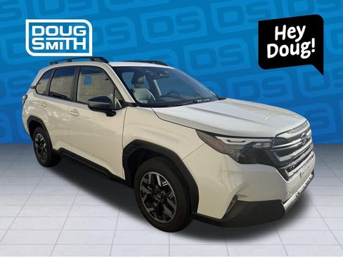 Used 2025 Subaru Forester Premium image 4