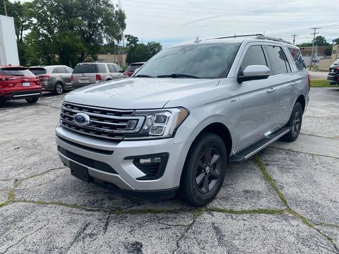 Used 2019 Ford Expedition XLT w/ Equipment Group 202A AWD/4WD image 2