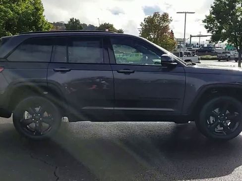 New 2025 Jeep Grand Cherokee Altitude w/ Trailer Tow Package image 9