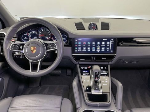 Used 2022 Porsche Cayenne image 25