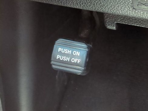 Used 2017 Nissan Titan SV RWD image 29