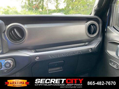 Used 2023 Jeep Wrangler Unlimited w/ Sun & Screen Package AWD/4WD image 15