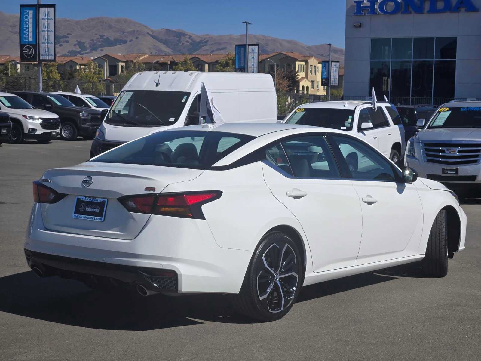 Used 2025 Nissan Altima 2.5 SR FWD image 7