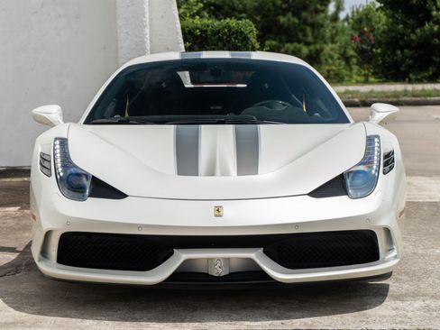 Used 2015 Ferrari 458 Speciale Coupe RWD image 17